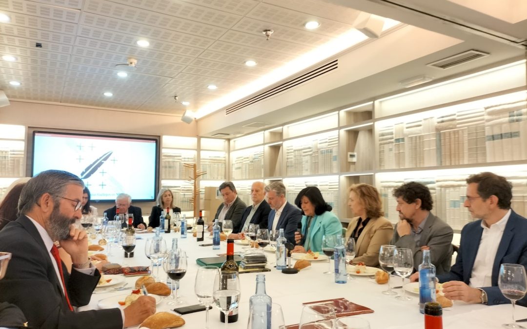 Almuerzo coloquio con Esperanza Casteleiro